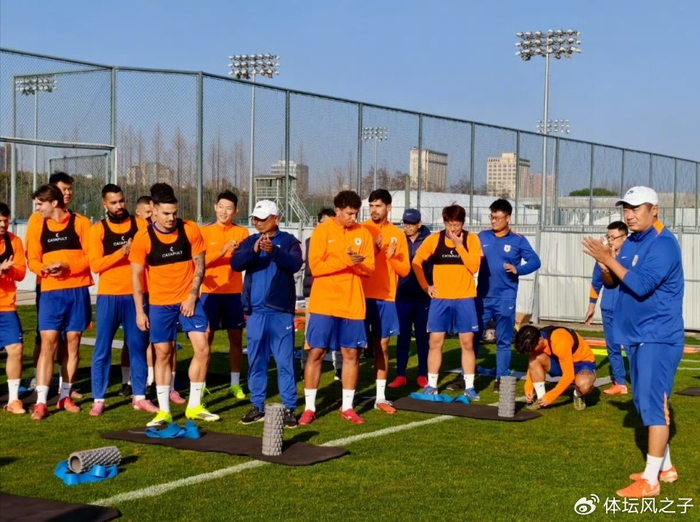 星空足球直播-泰山队赢不了辽宁不意外，两大外援出战成疑，小德踢后腰也是无奈之举|阿尔瓦罗|新赛季|德约科维奇|辽宁铁人|山东泰山_新浪体育_新浪新闻
